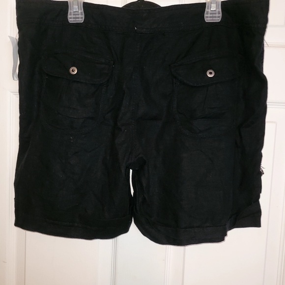 Shorts - Picture 3 of 3